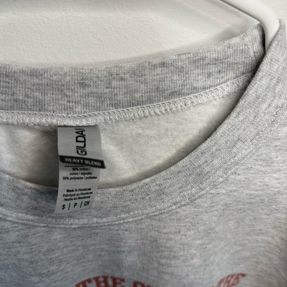 Gildan Gray  Kansas City Chiefs & Taylor Swift Crewneck Sweatshirt - Picture 3 of 3